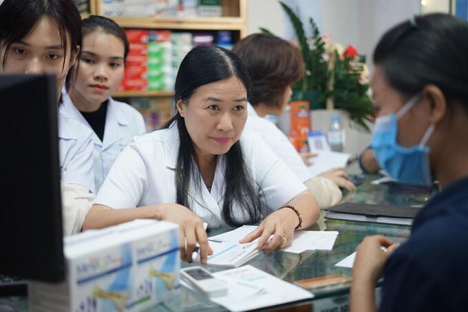 Hình ảnh Bác sĩ Hiên đến thăm nhà thuốc AVINA Bắc Ninh