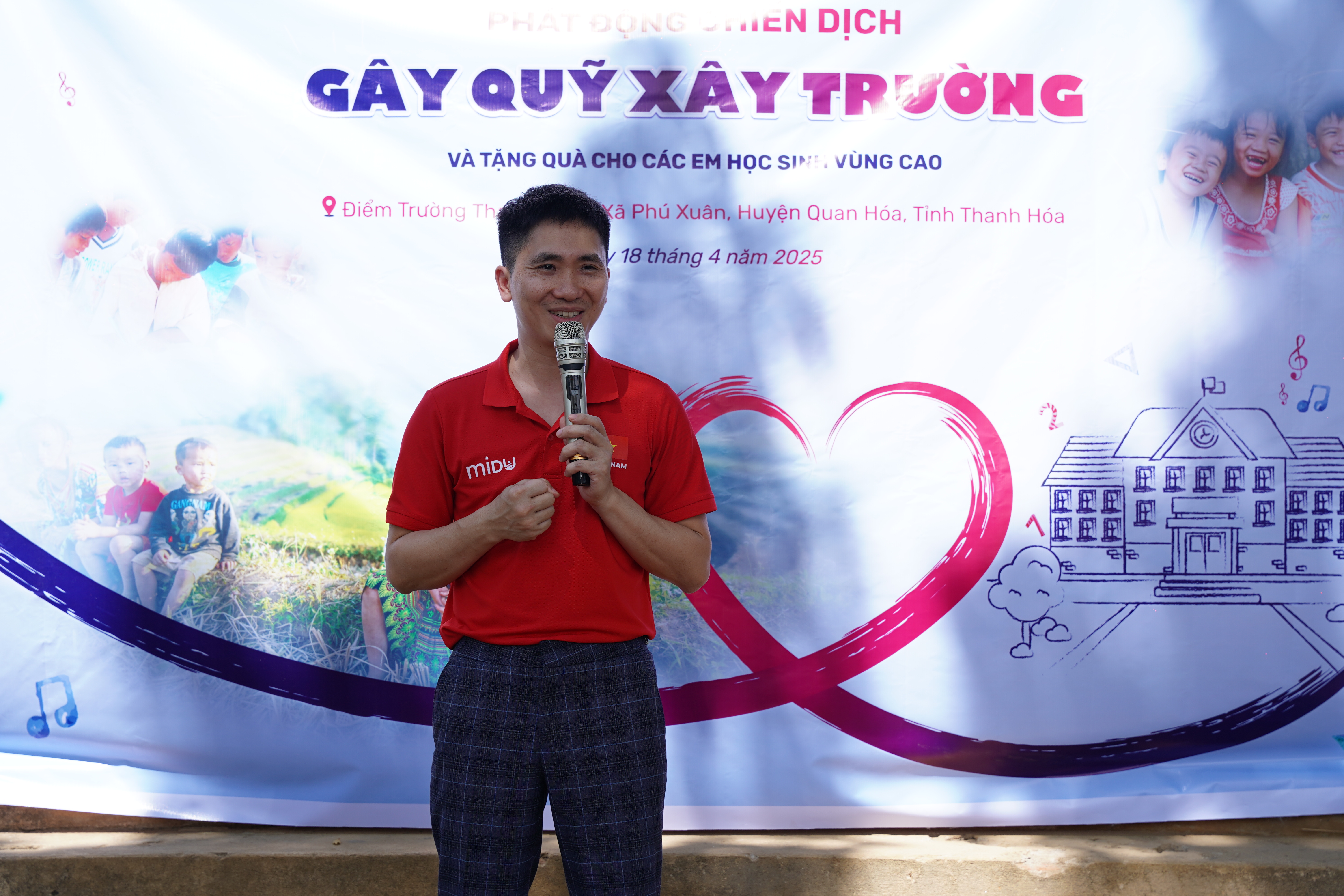 Chủ tịch Midu MenaQ7 Nguyễn Xuân Hợp phát biểu trong lễ phát động